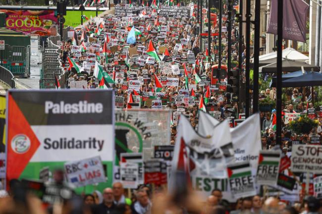 Demo<em></em>nstrators protest in solidarity with Palestinians in Gaza, amid the o<em></em>ngoing co<em></em>nflict between Israel and the Palestinian Islamist group Hamas, in London, Britain, October 21. (Reuters)